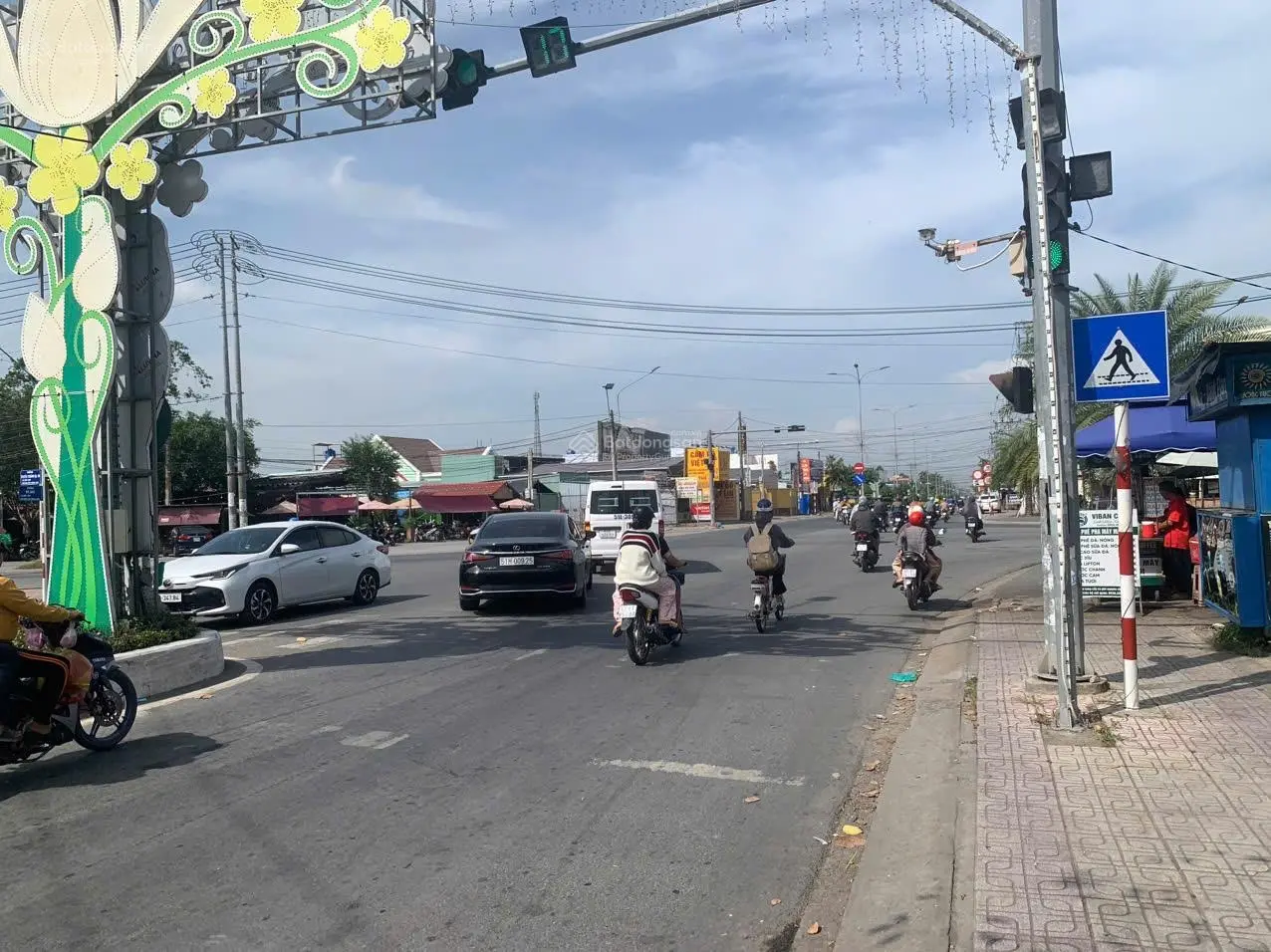 Bán gấp nhà Mặt tiền 591m2 thổ cư, ngay Ngã Tư Gia Bảo lớn nhất Cần Giuộc, Giá rẻ bất ngờ