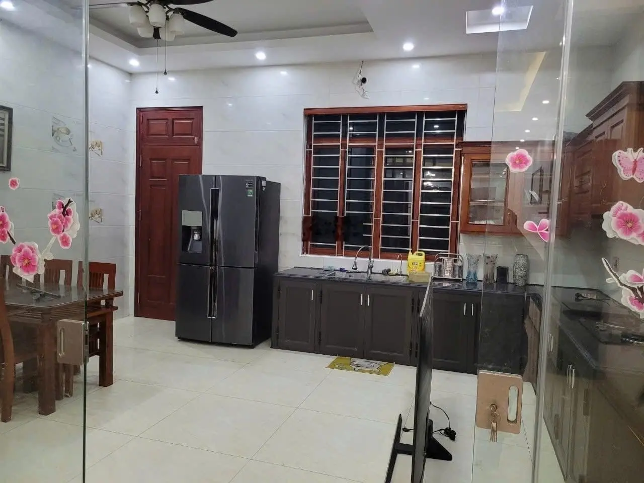 Cần bán căn nhà đường Thanh Niên hiện đang cho thuê hơn 20tr tại KĐT Đại Dương - tp BN. Giá chỉ 1x