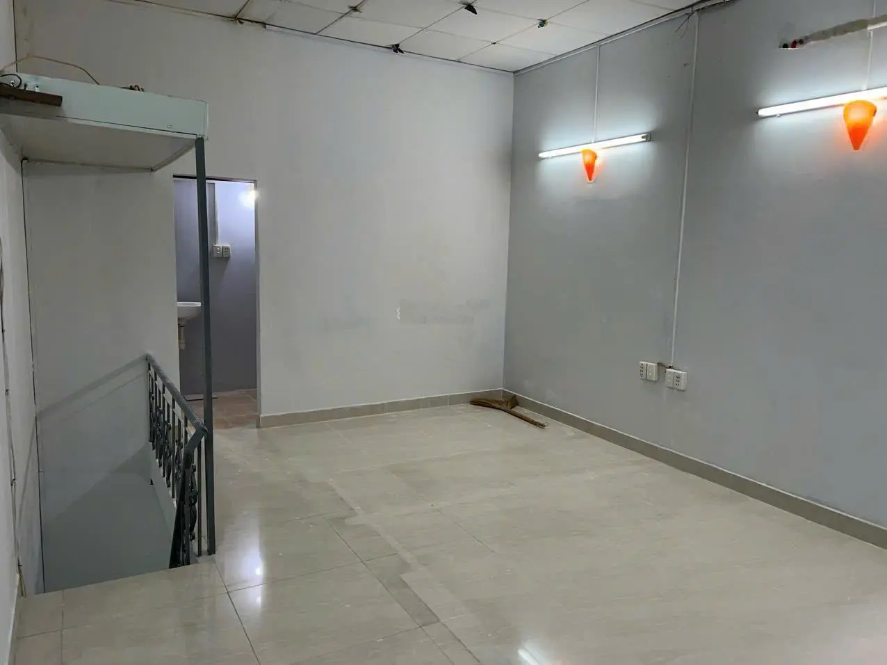 Chủ Ngộp bán nhanh nhà HXH thông, đường Phan Đăng Lưu P.1 Phú Nhuận, DT 4x9m, 2tầng 3PN, Gía 6.3 tỷ