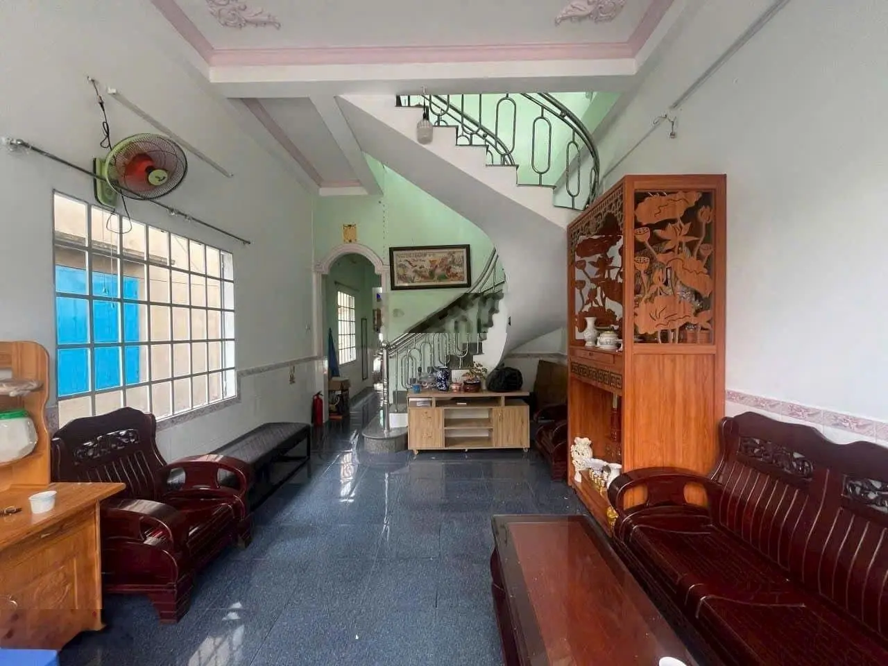 Bán căn nhà trệt lầu hoàn công phường Dĩ An . Diện tích đất 93.5m2 ngang 4m giá 3.38 tỉ Tl