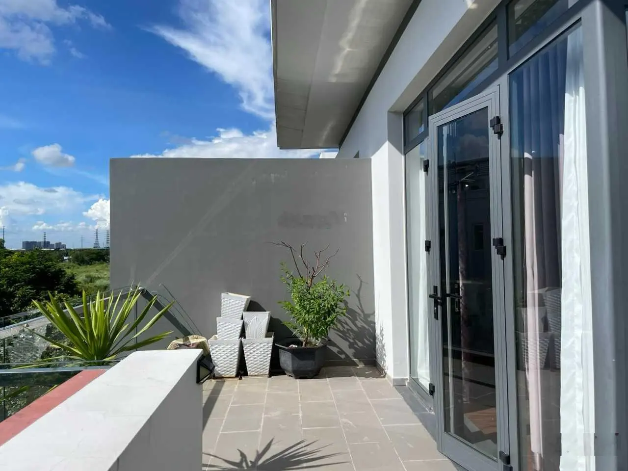 Bán nhà Phố Đông Village, DT 6x20m, trệt + 2 lầu, sổ hồng, nhà hoàn thiện mới đẹp, giá tốt