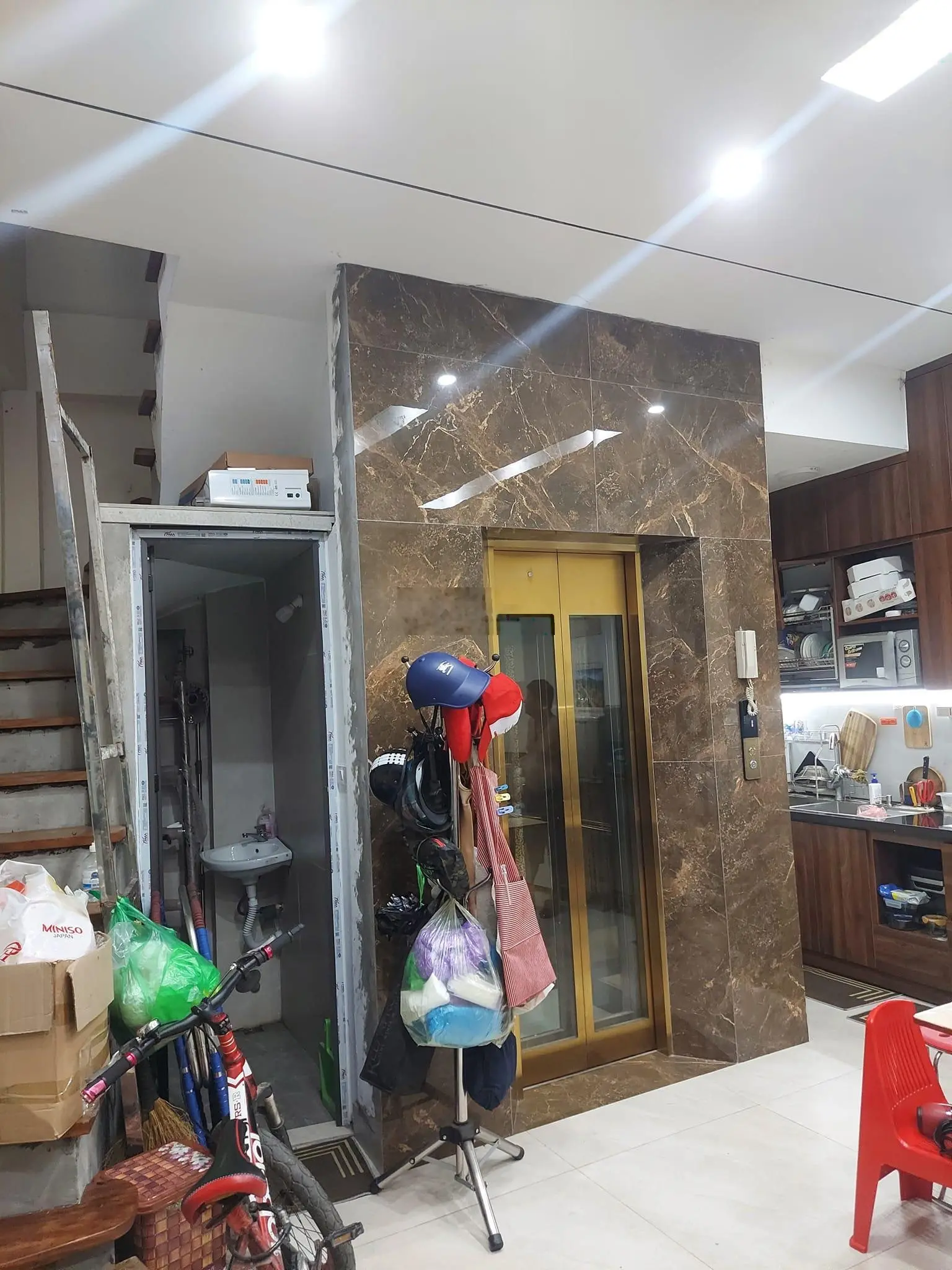 Bán nhà ngõ 144 Quan Nhân, cách ô tô 10m - thang máy, nhà mới, 35m2 - 6 tầng - Lô góc - giá 7,3 tỷ