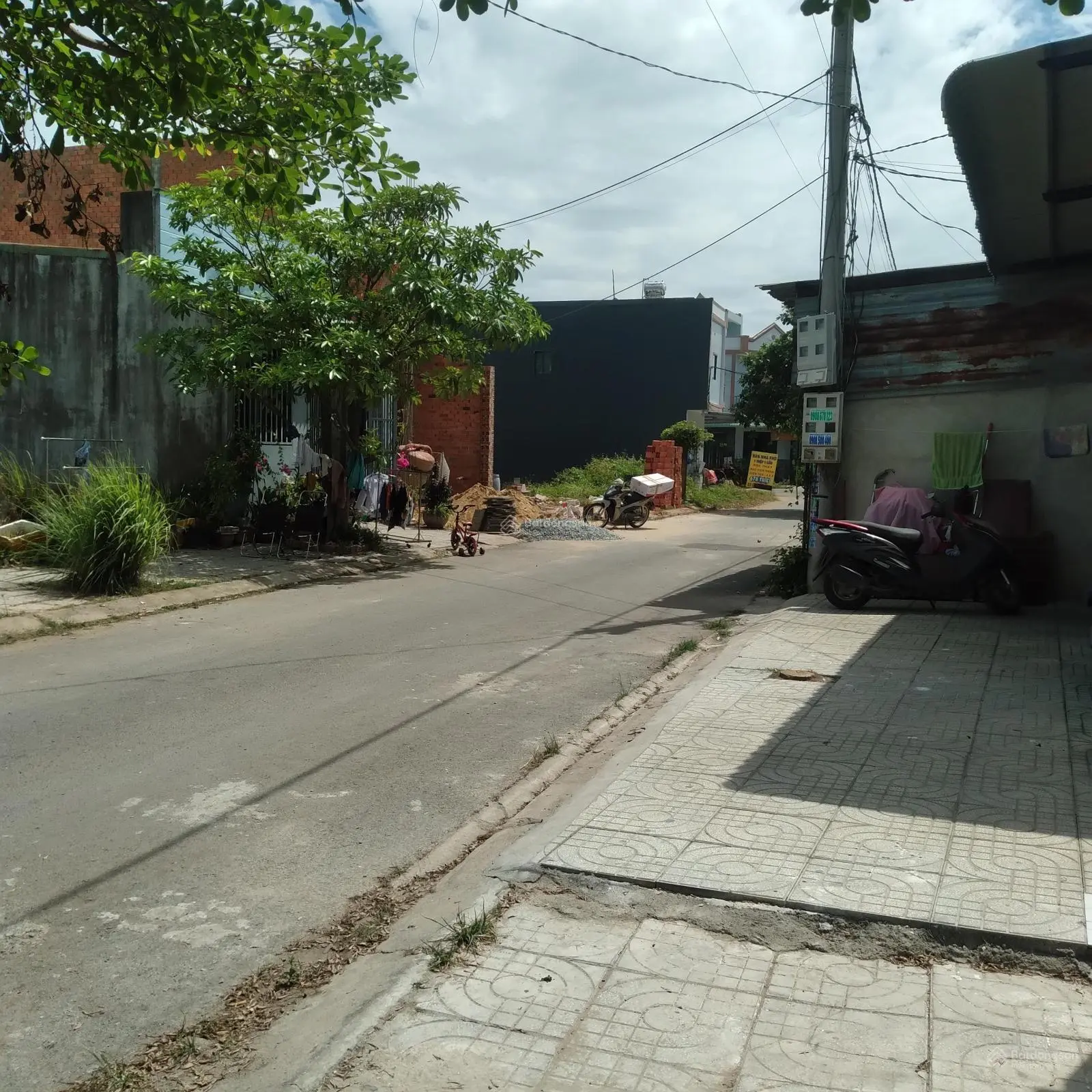 Nhà chính chủ mặt tiền đường 8m,sát chợ hóc môn,giá bán 750tr