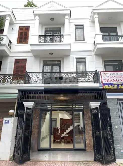 Thanh lý căn nhà 270m2, trung tâm TP Tân Uyên, sổ có sẵn, ngay DT746