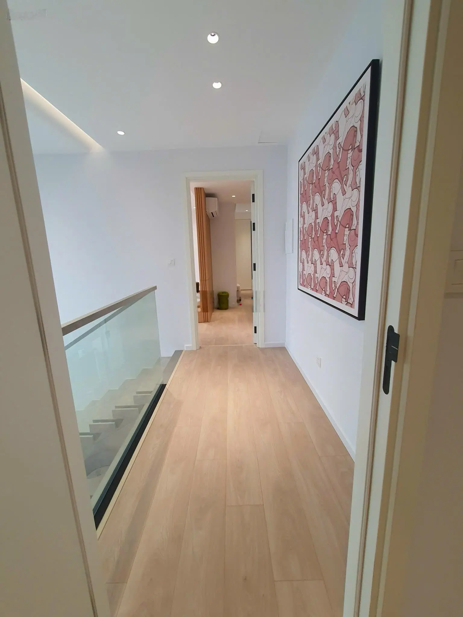 Bán Duplex góc siêu đẹp, mặt Đông Nam view Biệt thự đảo Ecopark, full nội thất xịn sò mới 100%