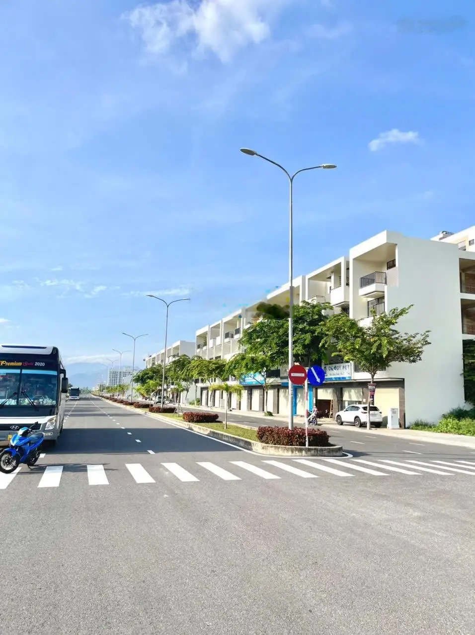 Bán nhà 4 tầng mặt tiền Võ Văn Kiệt (A1) VCN Phước Long 2 TP Nha Trang giá chỉ 7,65 tỷ sổ hồng