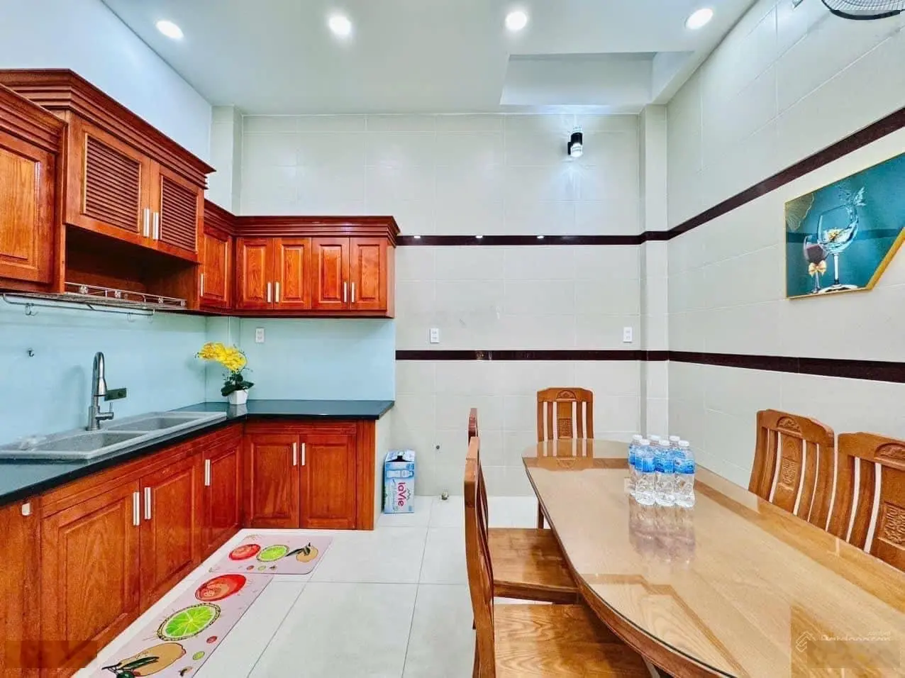 Siêu phẩm nhà đường 3 Tháng 2, Quận 10. Kế bên Vạn Hạnh Mall. 52m2 giá chỉ 3tỷ320, có sân thượng