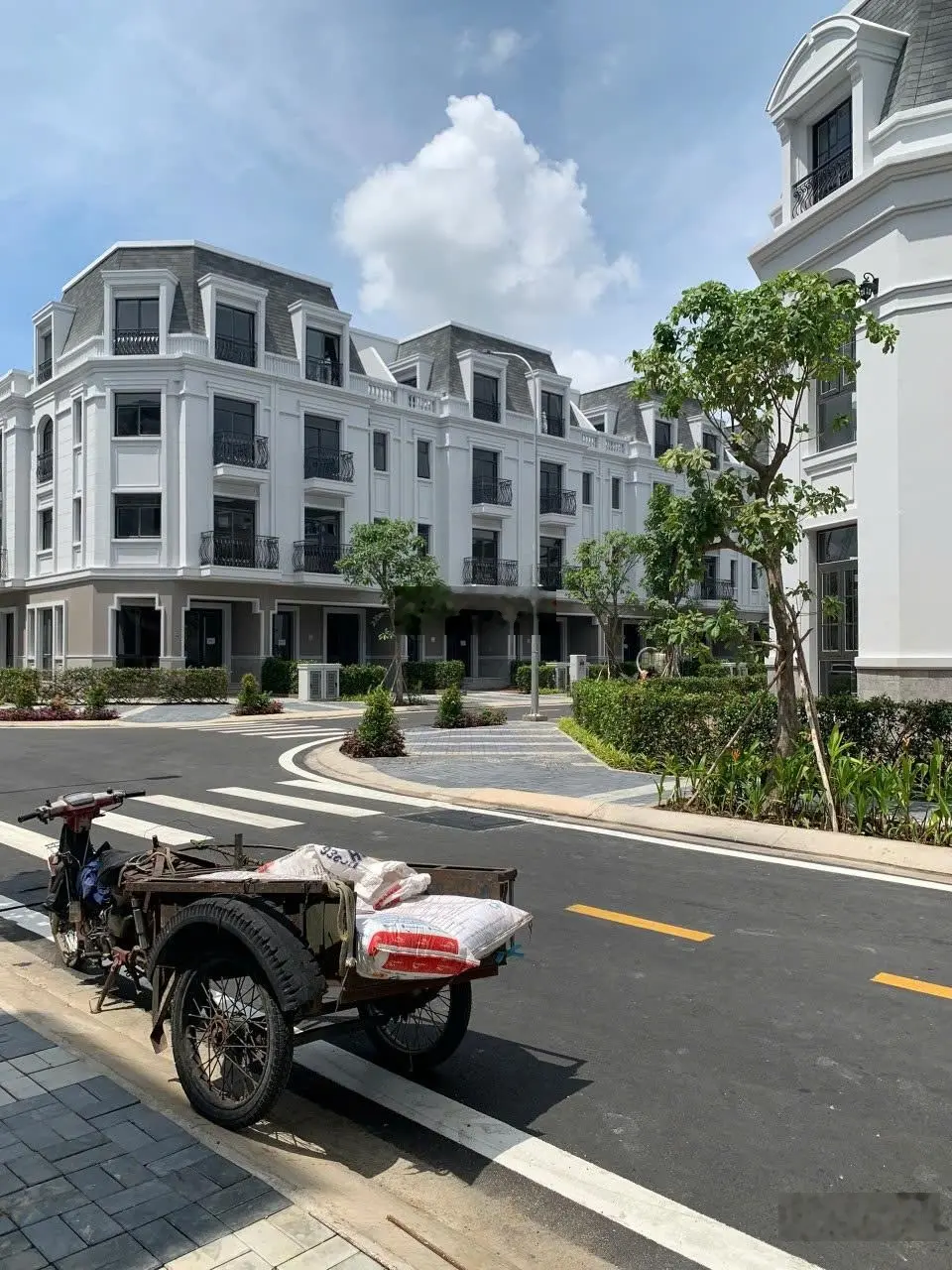 Bán giá tốt căn liên kế 6x20m, Amelie Villa, 1 trệt 3 lầu, giá chỉ 11.4 tỷ. Call: 0933 784 *** Hiền