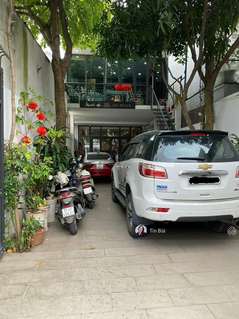Bán nhà 3 tầng mới tinh, mặt tiền Tây Hòa sát XLHN, DT 205m2 thu nhập 60tr/tháng. Sân đậu 4 ô tô