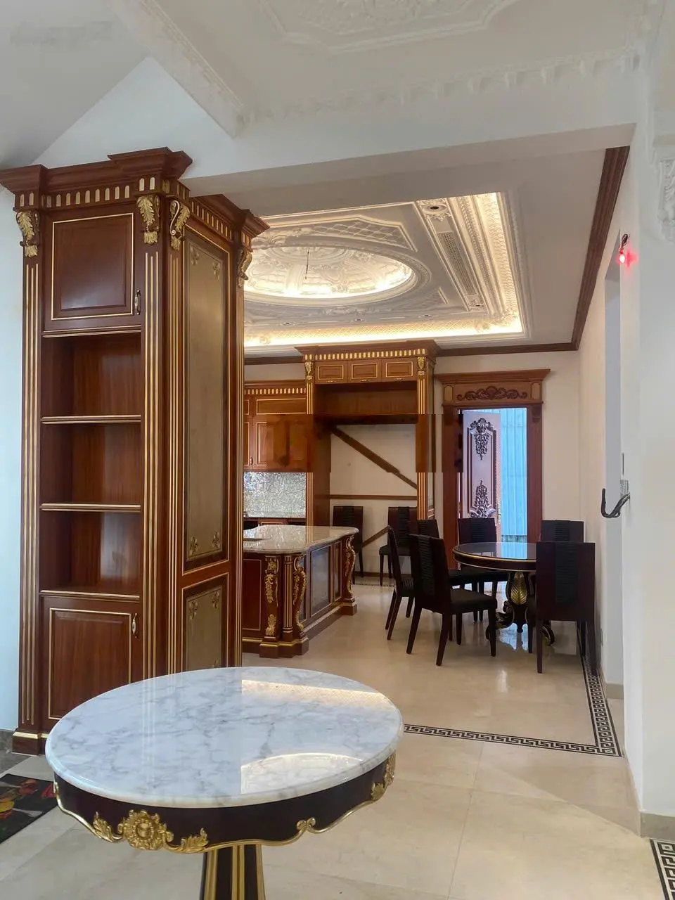 Chuyển nhượng biệt thự Vinhomes 600m2 đất hầm 4 tầng view sông mới 100%