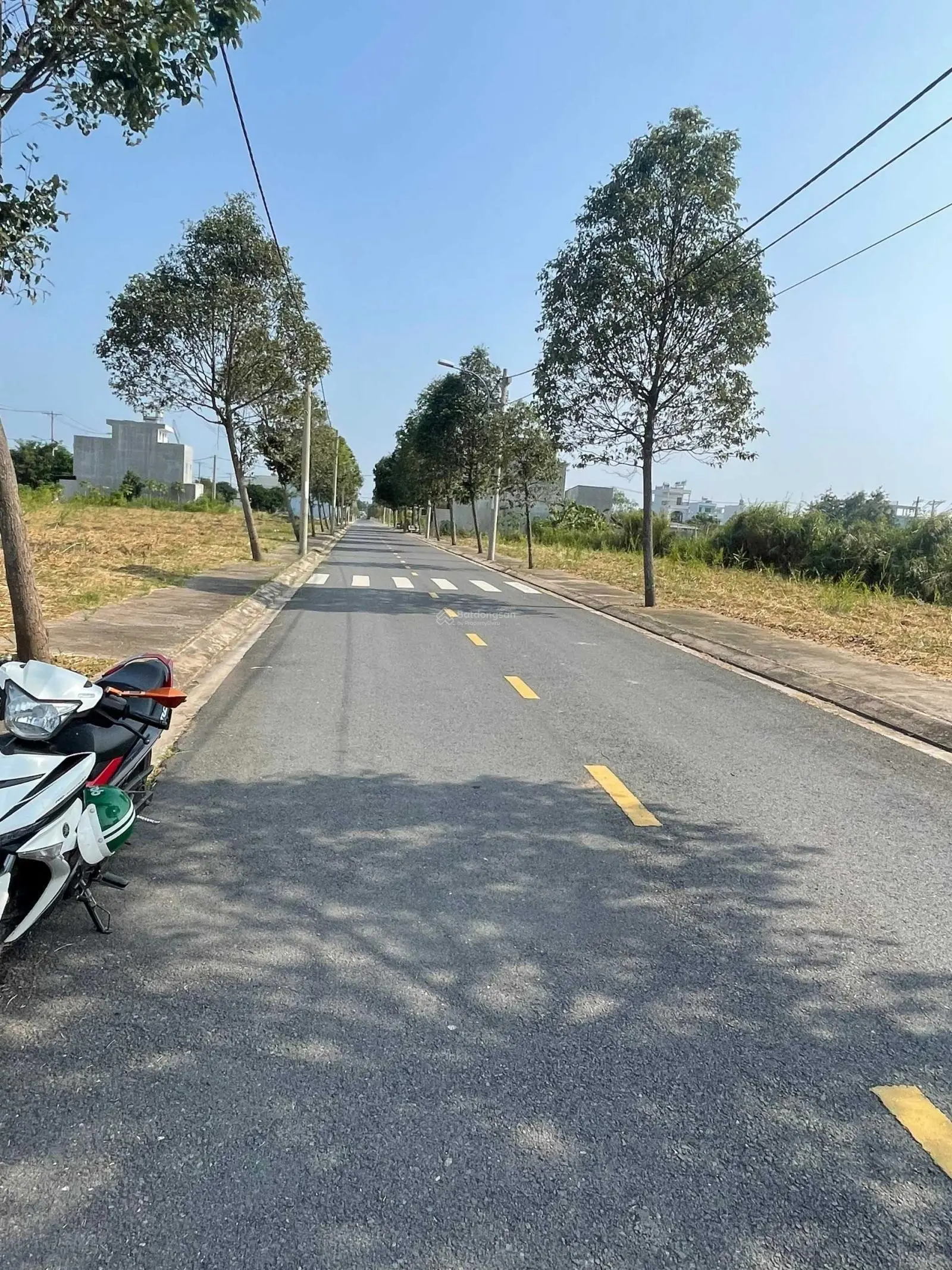 Bán gấp nền đường số 10 KDC Sài Gòn Village trục thông qua T&T vị trí chiến lược giá 2tỷ4