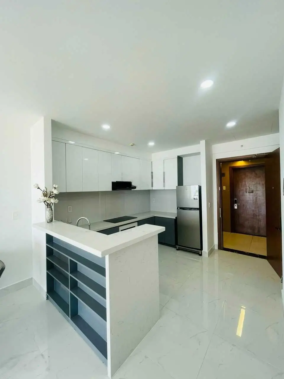 Chính Chủ bán căn hộ Gold View 2PN;2WC; View trọn Sông như hình; Full NT đẹp;Giá 4.9 tỷ; 0972 443 ***