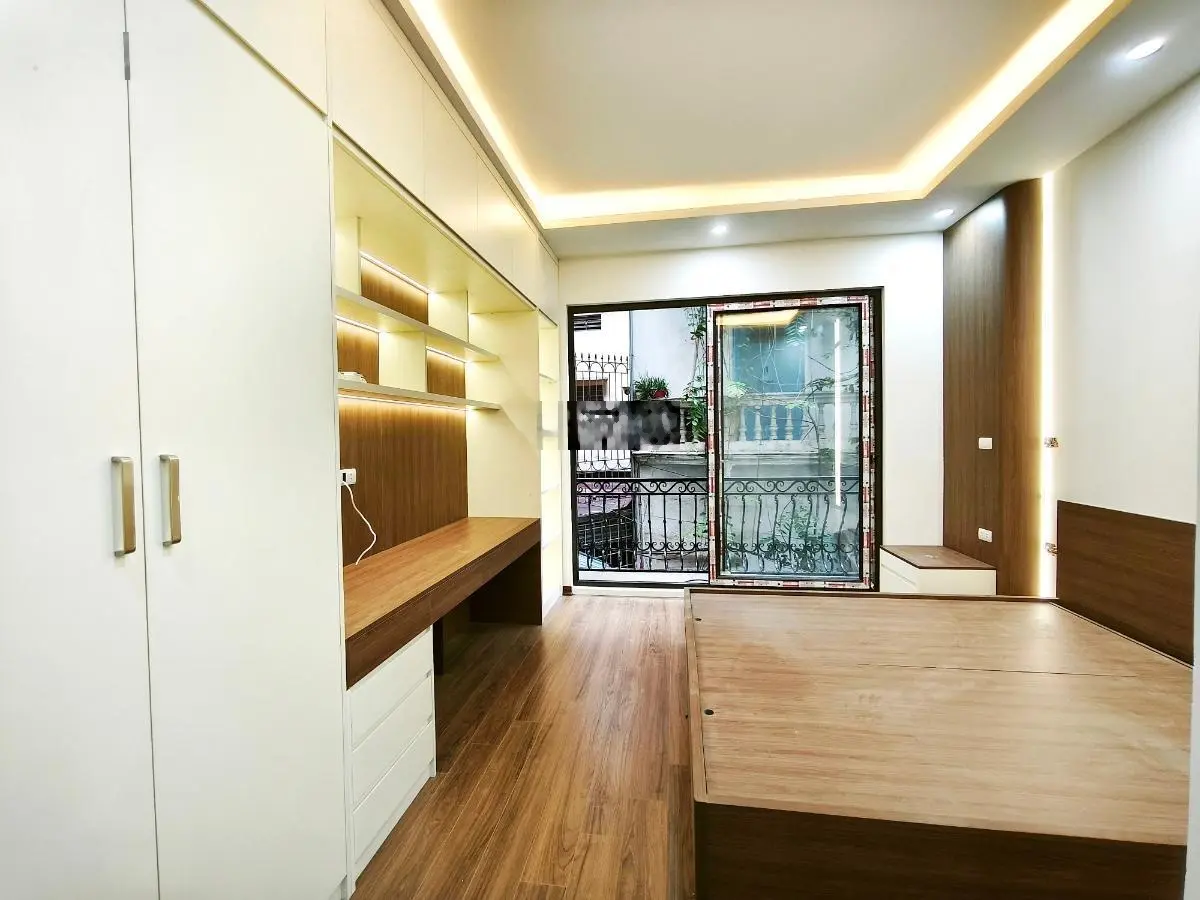 Chính chủ cần bán gấp nhà Lạc Long Quân 55m2, 5 tầng, mặt tiền 4m. Oto đỗ cửa, giá đầu tư chỉ 13tỷ