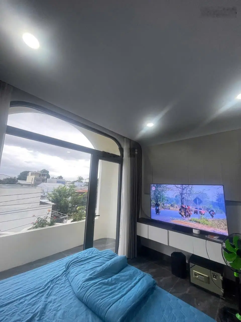 Bán nhà 1 trệt 1 lầu DT 85,6m2 gần chợ Ga Vĩnh Thạnh, nhà đẹp, đường betong 4.5m, giá 2ty580