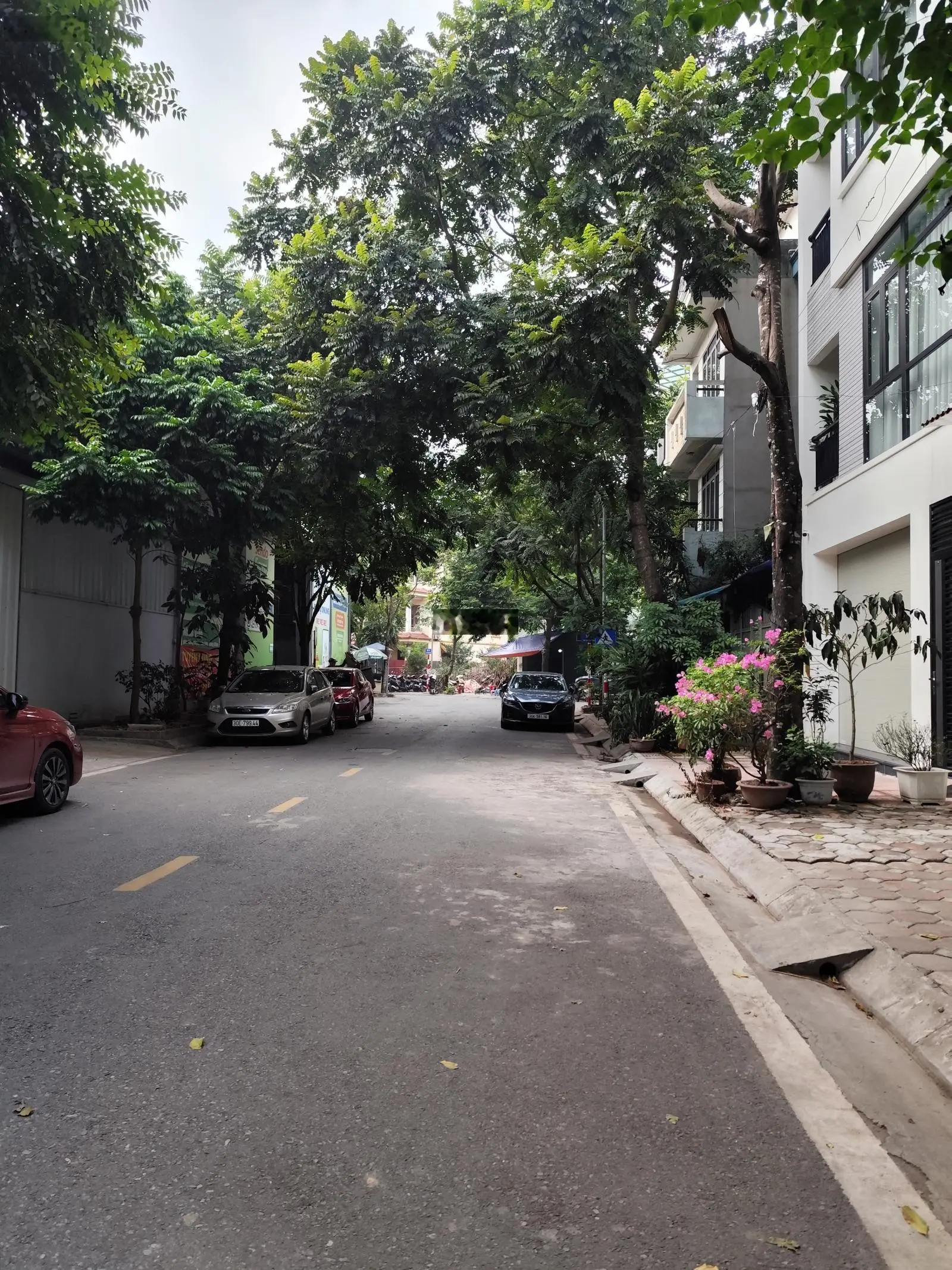 Bán đất tái định cư Thạch Bàn 70m2, MT 5m giá 11,5tỷ đường 12m vỉa hè ôtô tránh kinh doanh