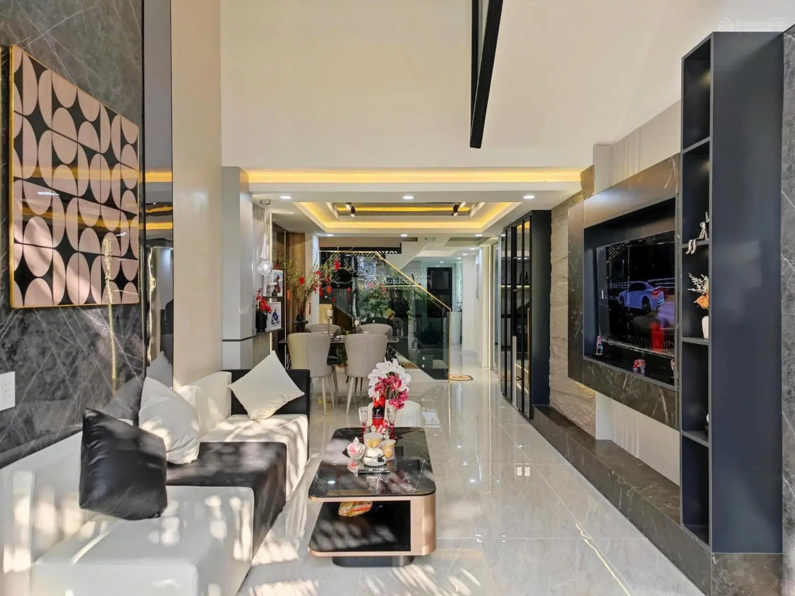 Bán nhà 3 tầng 3 mê Trưng Nữ Vương,nhà đẹp kiệt thẳng rộng,đối diện công viên