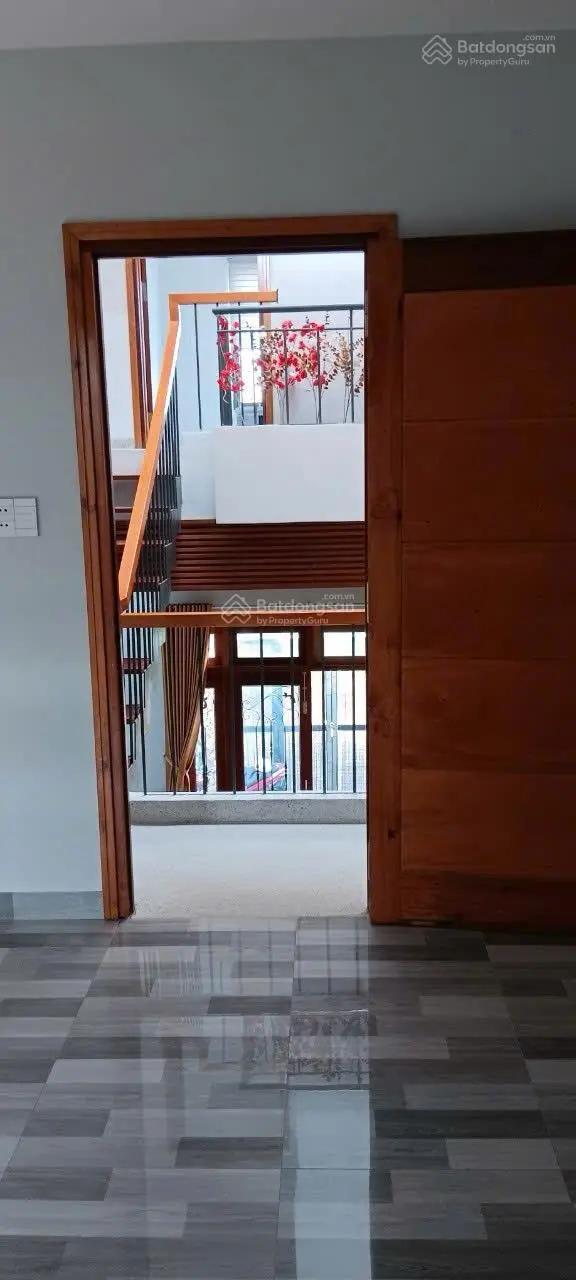 Bán gấp căn nhà 4 tầng vừa mới vừa đẹp tại Diên Khánh DT 76,6m2, có sân để xe, giá 3ty050 có TL