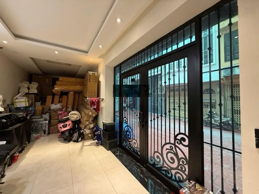Bán căn nhà Phố Lý Nam Đế - Oto đỗ cửa lô góc 1 nhà ra mặt phố vip hiếm có nhà bán dân trí cao
