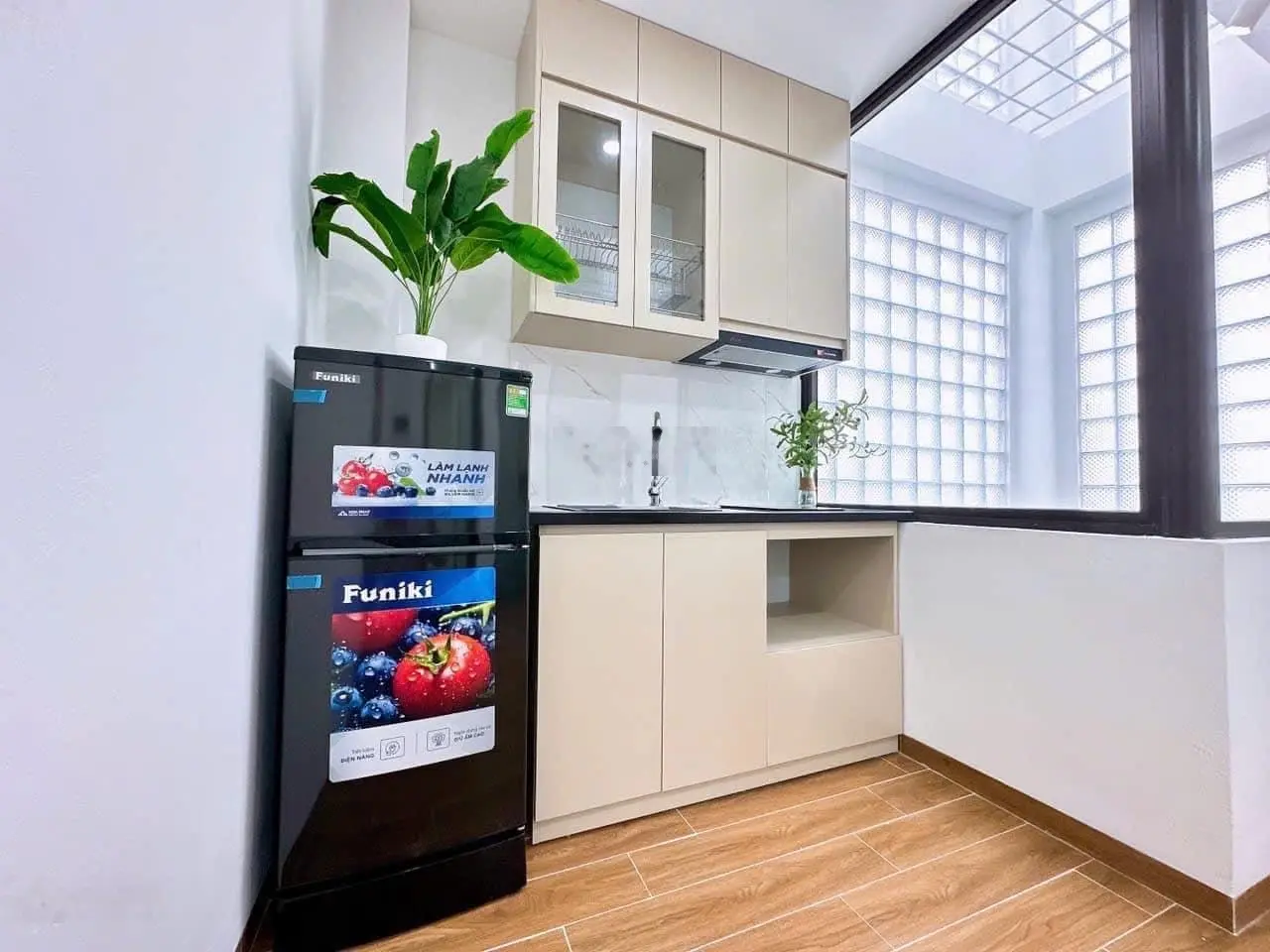 Sát phố! Toà CHDV Xã Đàn, 70m2*7 tầng TM, MT 5.2m, 18 phòng KK, đủ PCCC, ngõ 3m, dòng tiền 7%/năm.