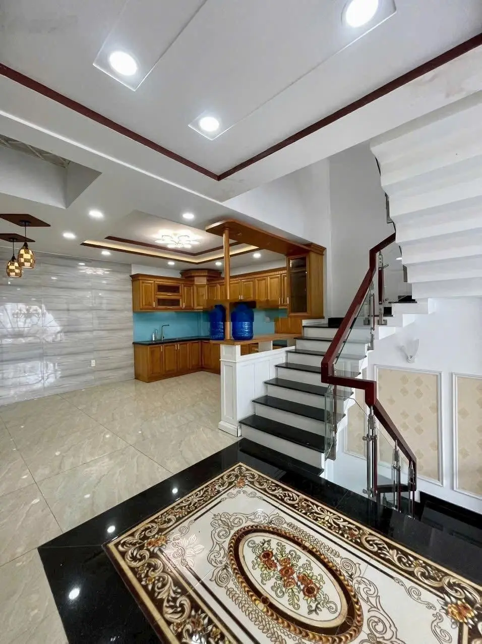 Vợ chồng tôi bán nhà Điện Biên Phủ-Q10, gần Vincom 3tháng2. Giá 3tỷ970/86,6m2 đang cho thuê 28triệu