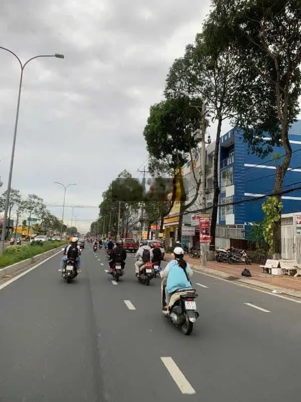 Đất mặt tiền Nguyễn Văn Cừ - KDC Hồng Phát