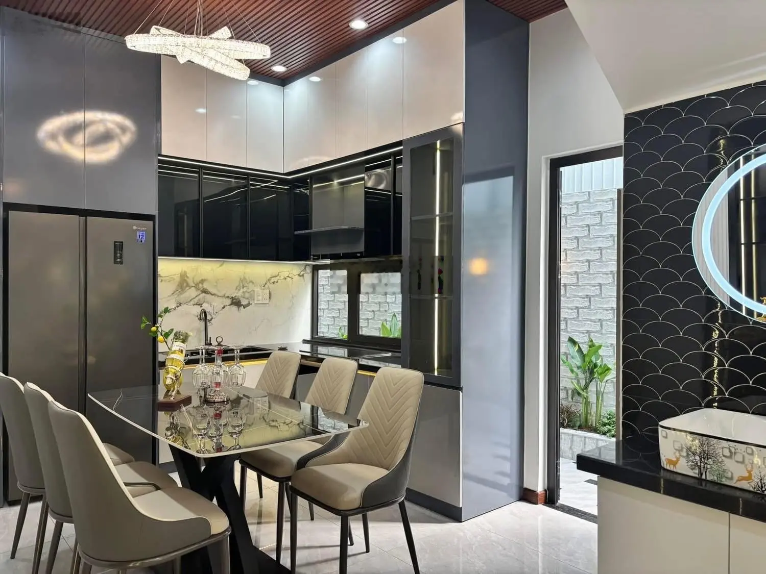 Bán nhà đẹp 122m x 2 tầng sân vườn thoáng mát Hoàng Diệu, trung tâm quận Hải Châu