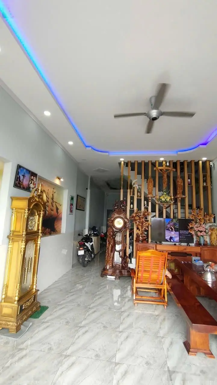 Bán nhà 1 trệt 1 lầu trung tâm thương mại thị trấn Trảng Bom Đồng Nai