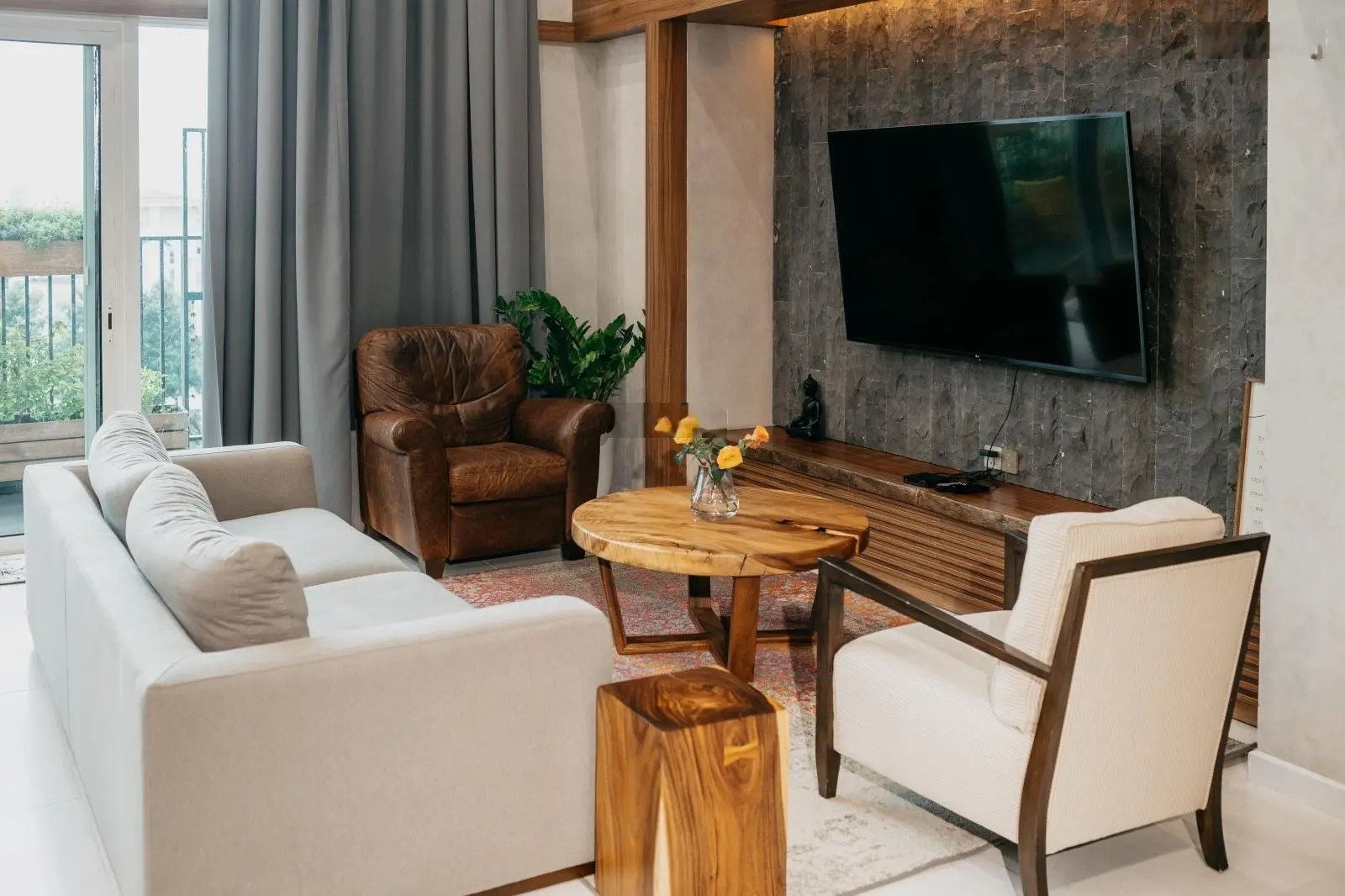 Chỉ với 30 tỷ sở hữu ngay căn Duplex tầng thấp gồm 5 phòng ngủ diện tích lớn, đầy đủ nội thất