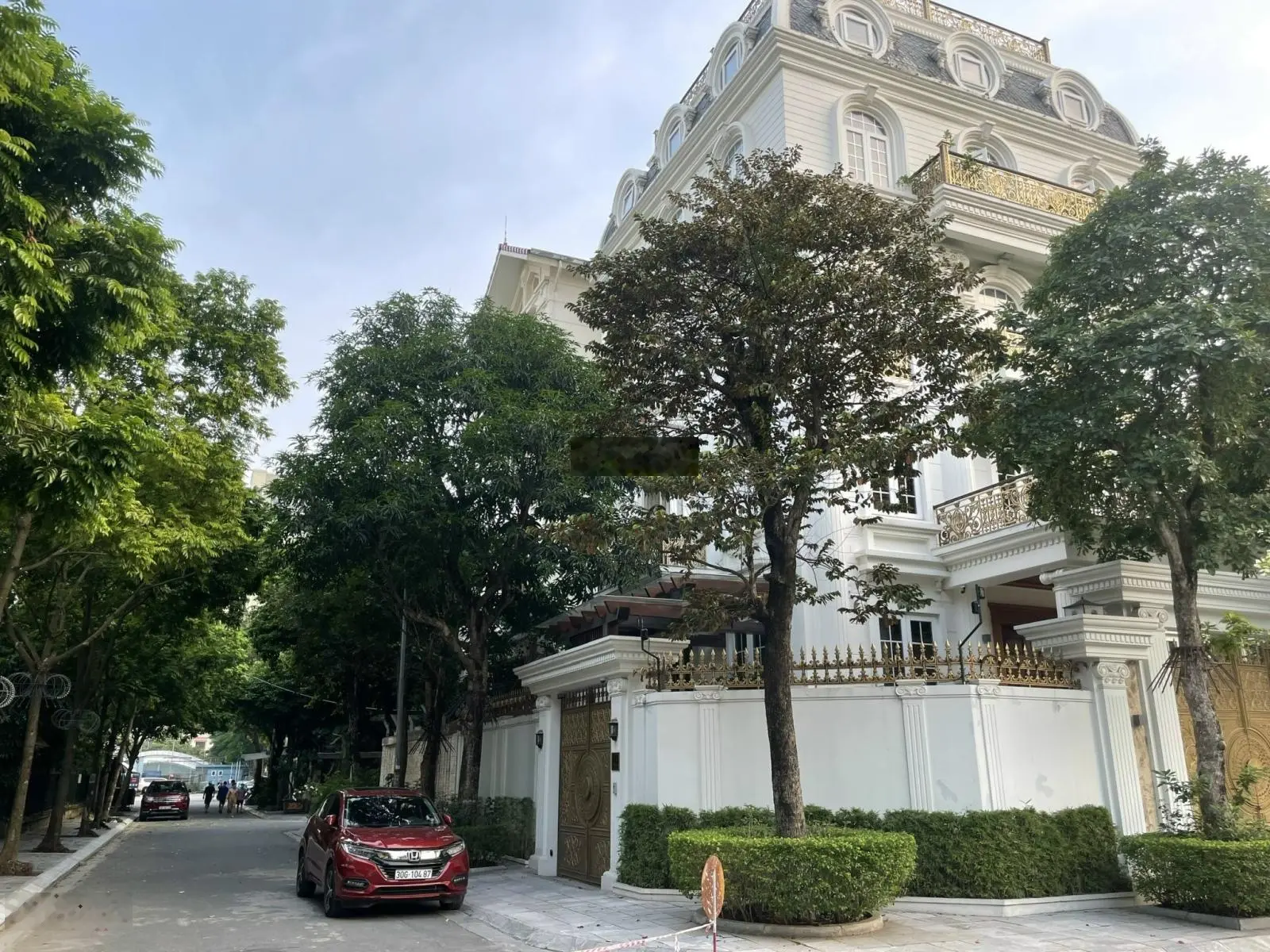 Bán nhà khu Lão Thành Cách Mạng, lô góc, 300m2, 5T, MT 18m, nội thất Luxury đẳng cấp thượng lưu