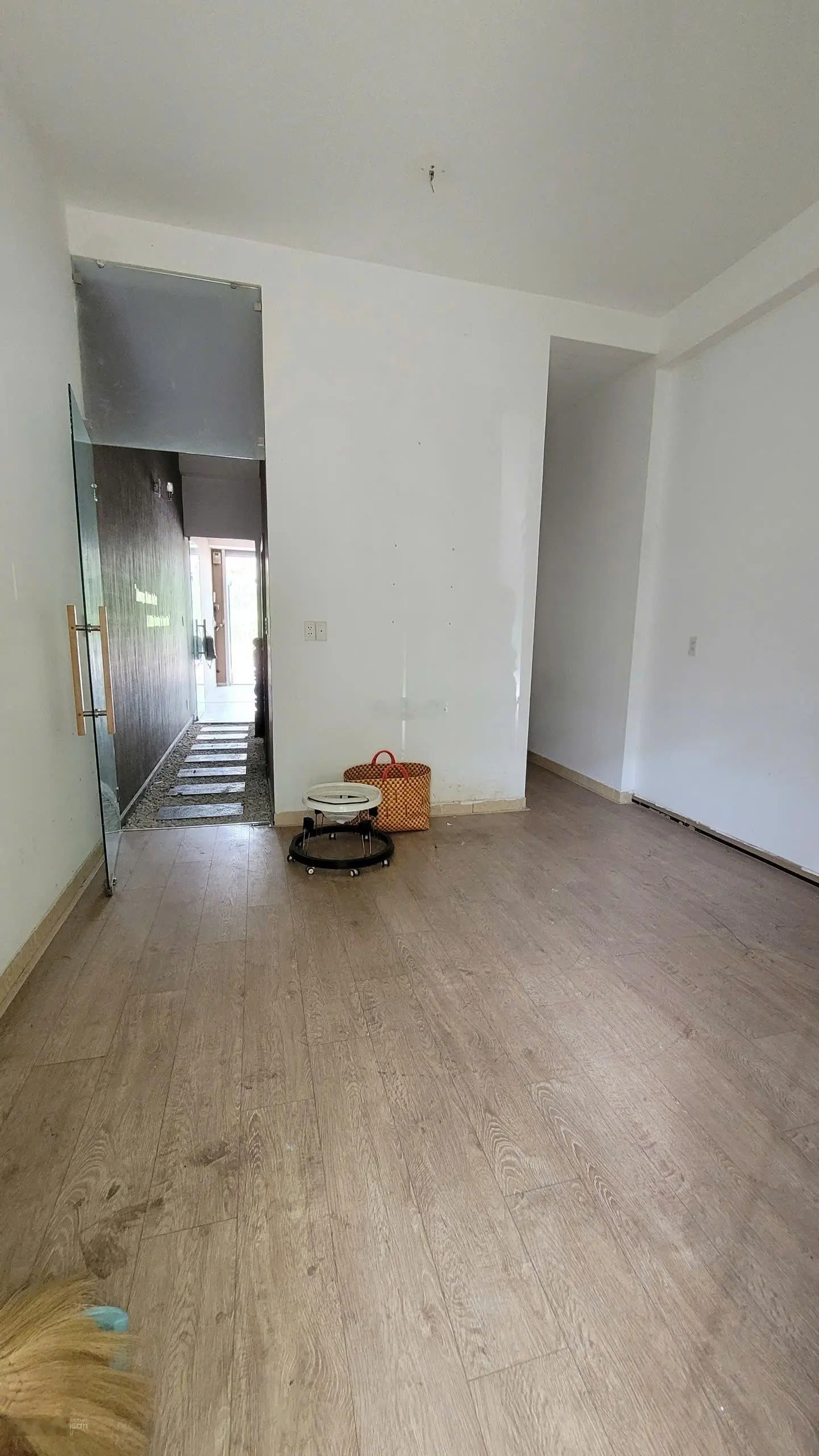 Bán nhà mặt phố tại Phạm Văn Đồng, 16 tỷ, diện tích xây dựng 54m2, diện tích sàn 197,2m2, 5PN, 3WC