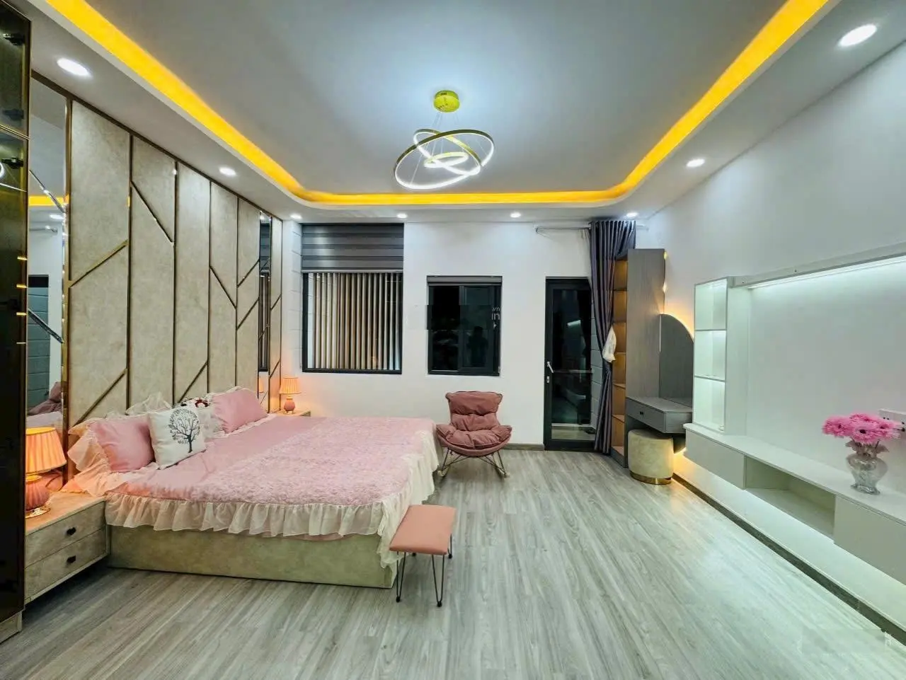 Lô nhì mặt tiền đường phạm hữu lầu - phú mỹ - quận 7 ( 4 tầng )