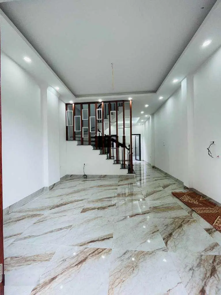 Nhà trục chính gần khu Nhổn, đường ô tô vào nhà, có thể kinh doanh nhỏ lẻ giáp KDT Trịnh Văn Bô