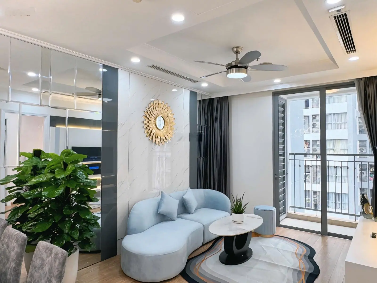 Cần bán 2 ngủ toà P10 park hill Times City vị trí trung tâm full nội thất đẹp -lh em 0908 833 ***