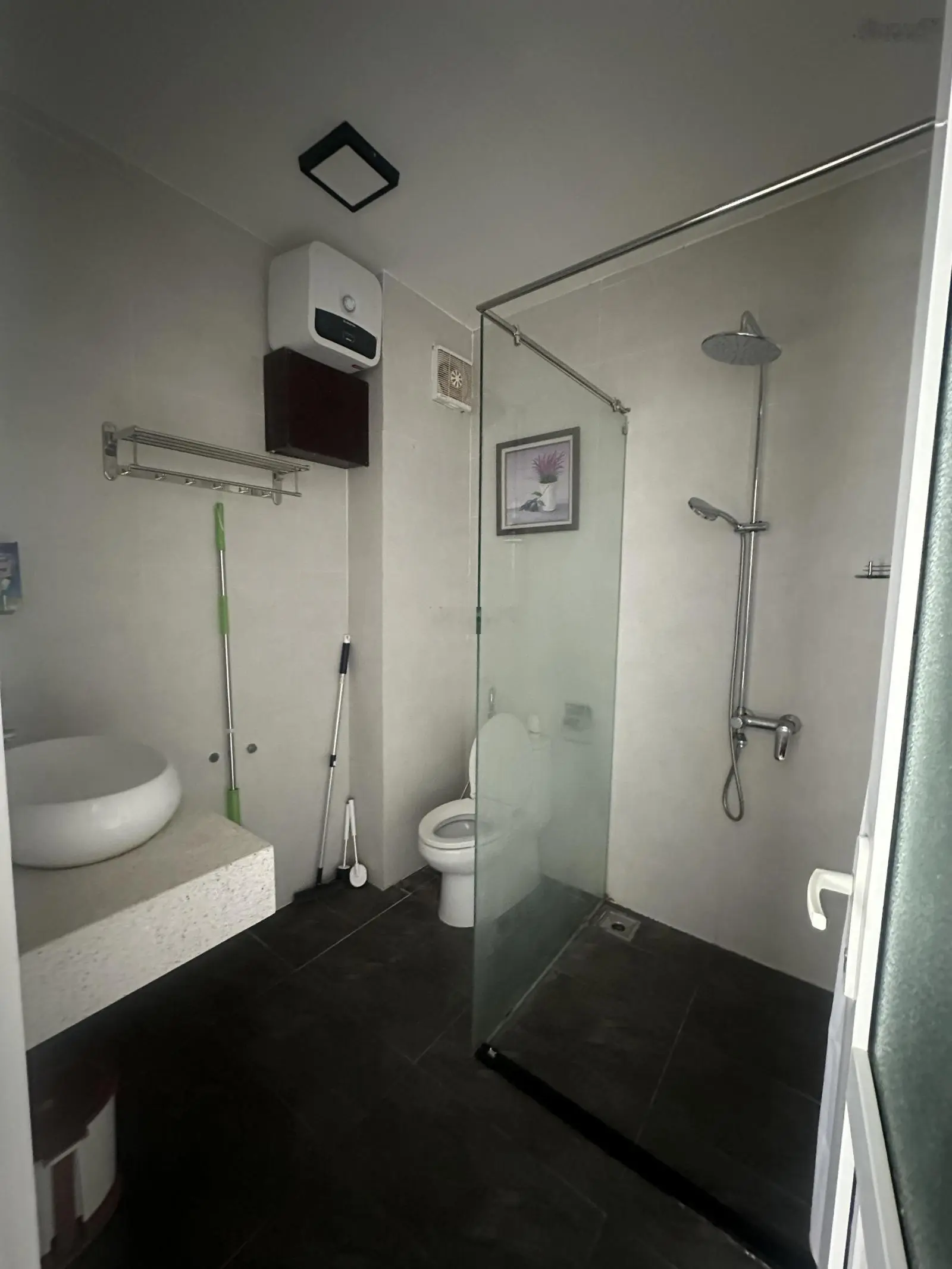 Sập hầm. Căn hộ trung tâm khu du lịch biển Sơn trà . 6 tầng 13 phòng. Dt 82,5m2. Giá chỉ 14 tỉ
