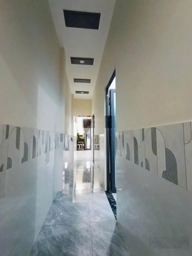 Cần bán gấp nhà giải quyết công việc giá cực rẻ nhà 3 tầng sân thượng chỉ 5,5 tỷ, hoàn công đủ