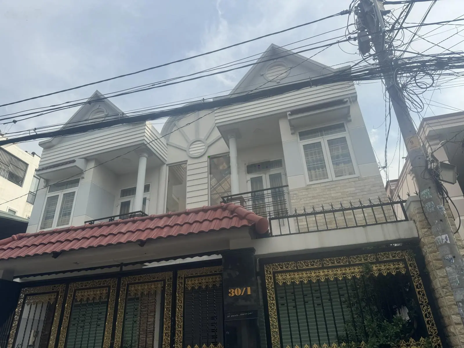 Nhà kiểu biệt thự, 11 x 35m, hẻm xe tải, thị trấn Hóc Môn chỉ 12, x tỷ