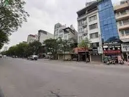 Mặt phố Trần Quốc Hoàn, 60m2, MT 5.2m, vỉa hè rộng, kinh doanh, văn phòng, 32.5 tỷ LH 0973 355 ***