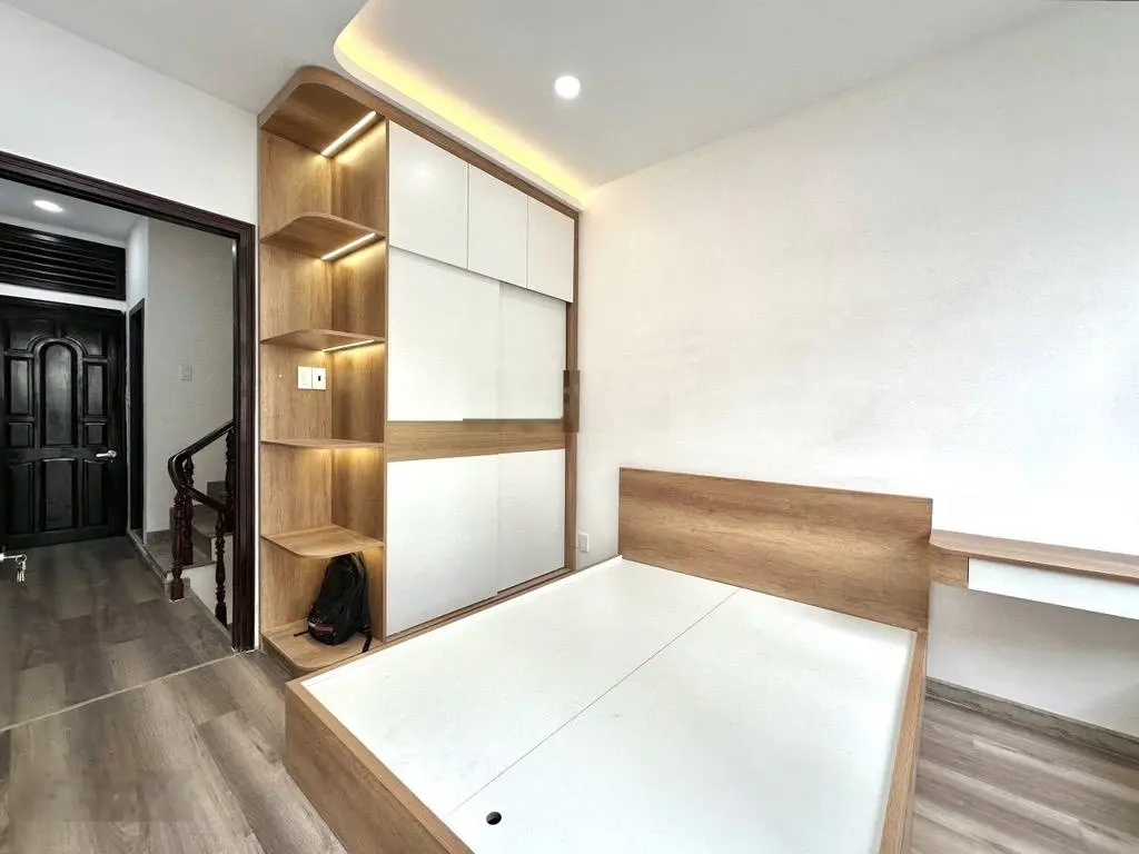 Hiếm - Phú Nhuận - Huỳnh Văn Bánh - hẻm nhựa 10m xe tải tránh - sát mặt tiền - 4tầng - hơn 9tỷ