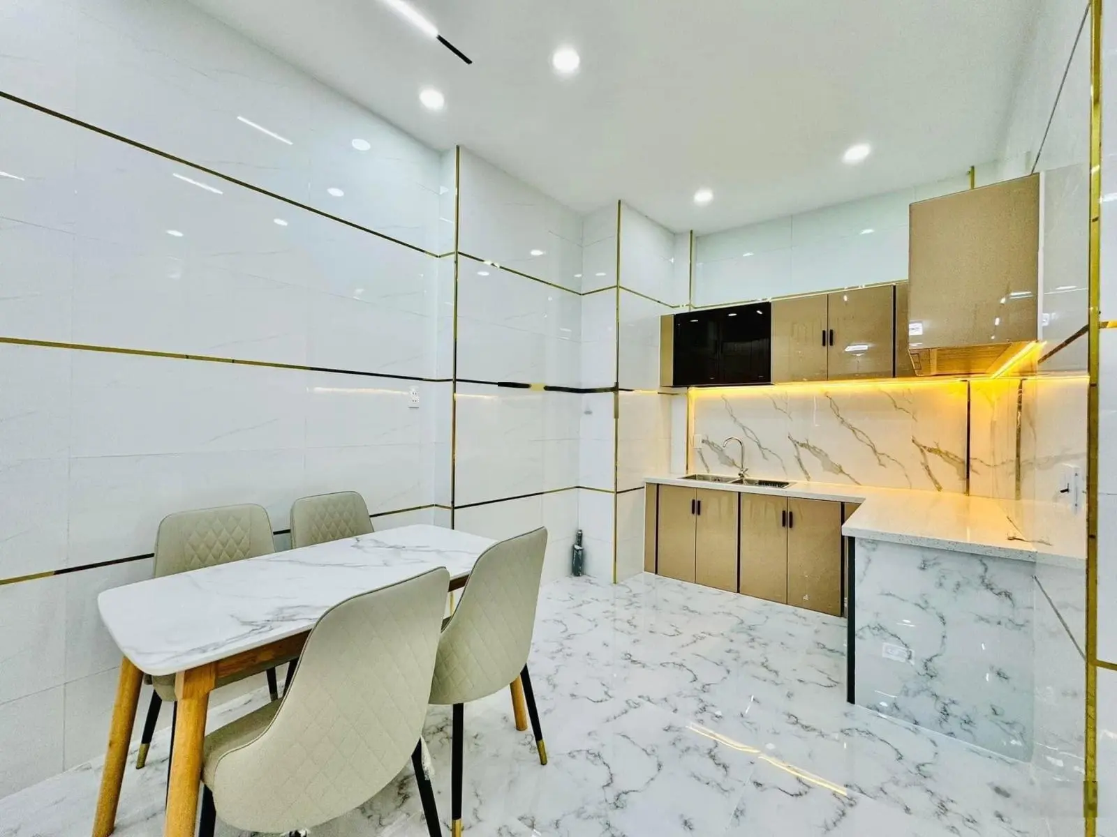Bán gấp nhà 50,20m2 đường Hồ Văn Huê, P9, Phú Nhuận, giá bán 2tỷ700. Gần chợ, Đh Văn Lang, hẻm 6m