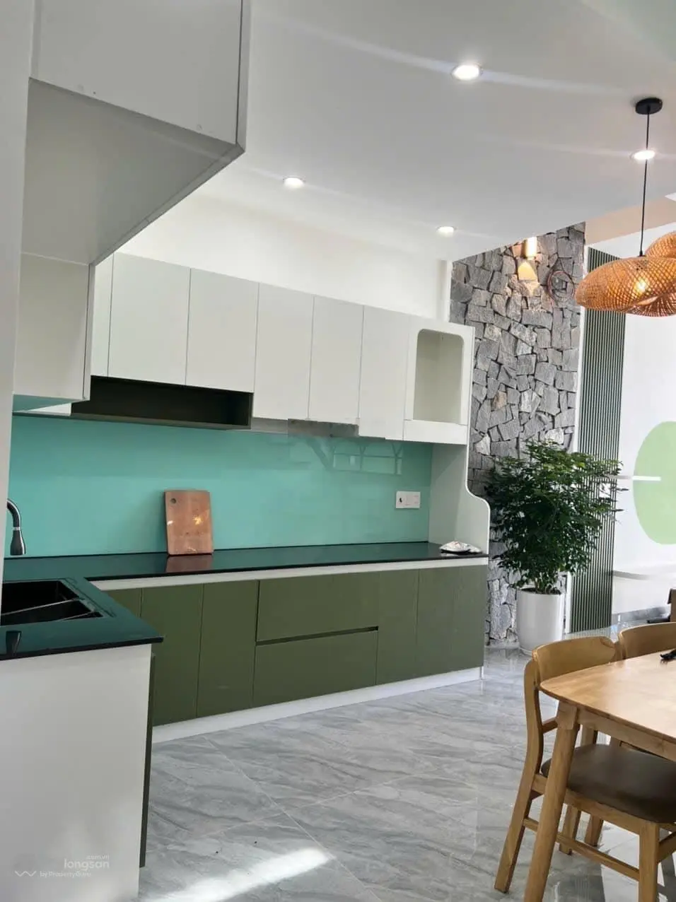 Bán nhà riêng mới 100% DT75m2 cách trường tiểu học Quảng Phú 100m giá 1,69tỷ thương lượng chính chủ