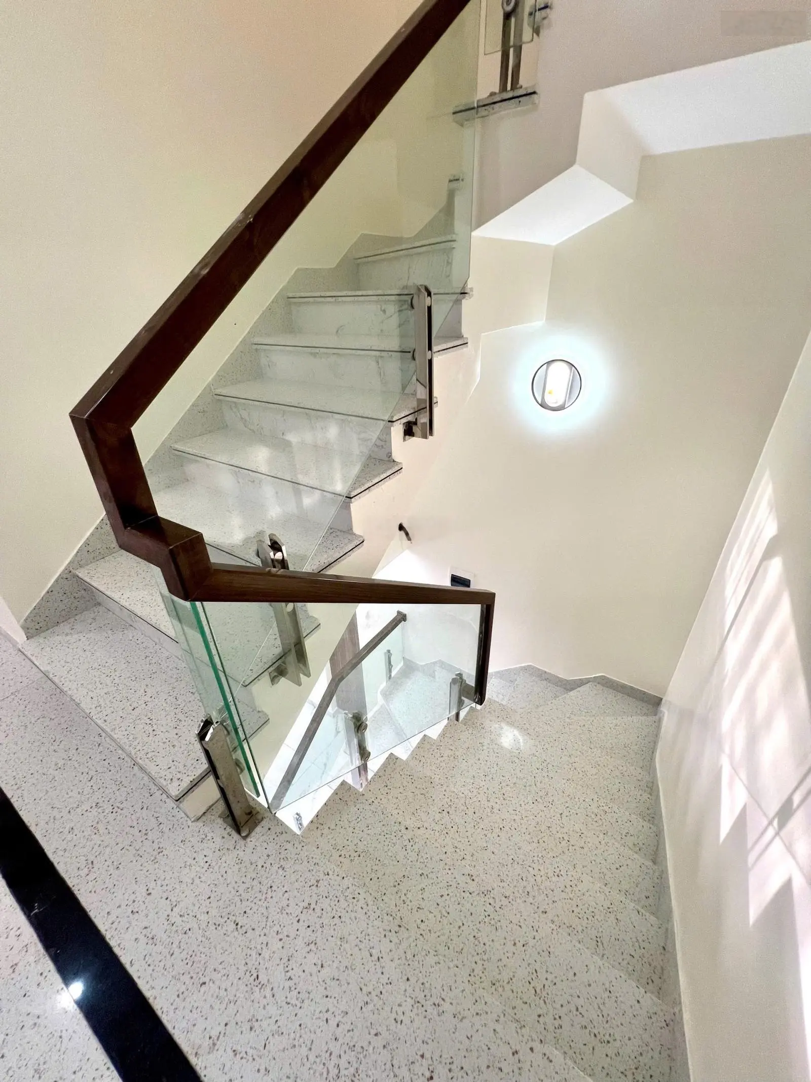 Bán nhà riêng view đẹp tại phường Dư Hàng Kênh, giá tốt nhất chỉ 4,68 tỷ VND, 65m2