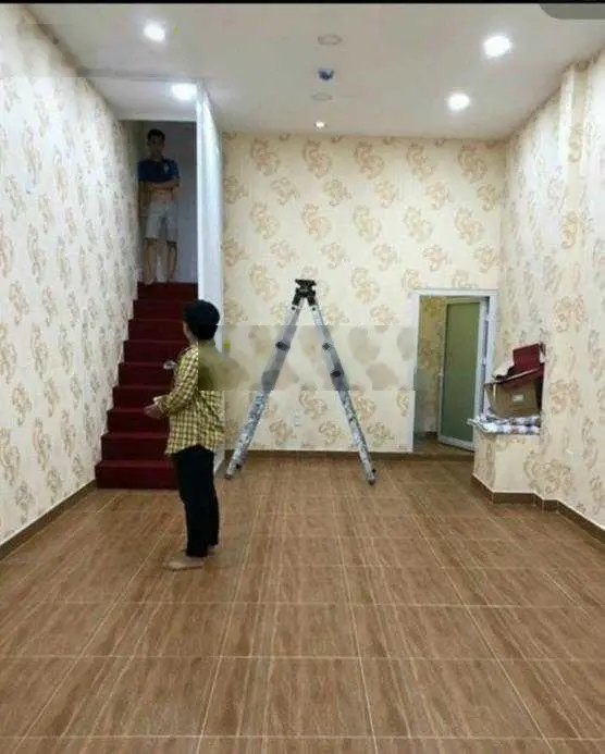 Ngộp bank bán gấp trong ngày, mặt tiền Hồ Văn Huê, 4 tầng, khu sầm uất