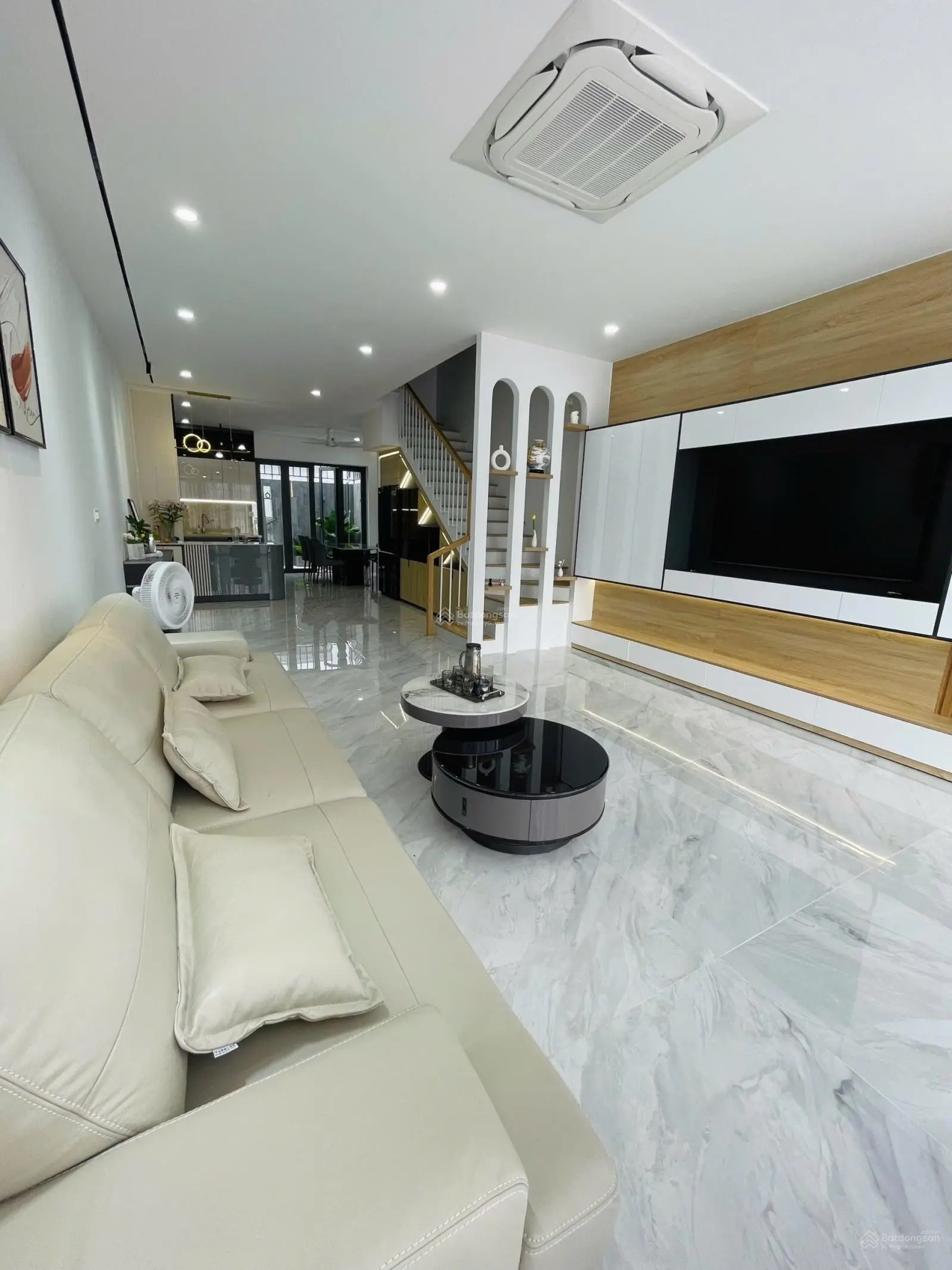 Bán căn nhà Gói 8 KĐT tâm huyết decor nhà rất đẹp, toàn bộ nội thất mới 100% giá chỉ 5tỷ5, alo em