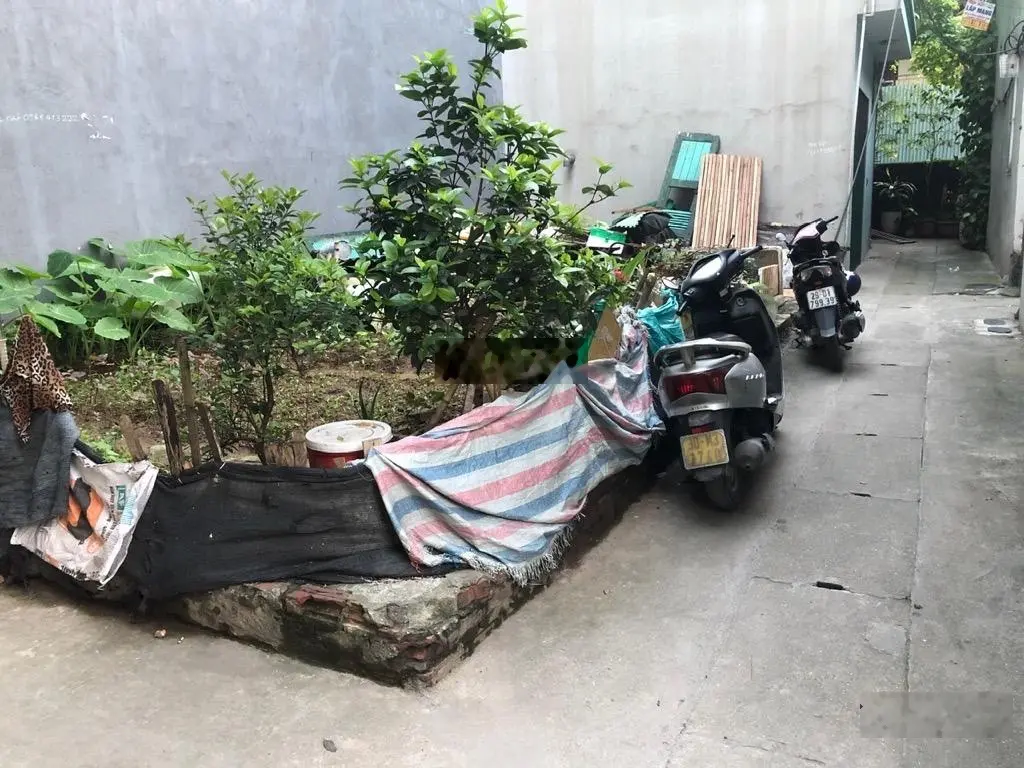 Bán Gấp mảnh đất 49m2. Mt 5m, Lô góc Phú Diễn, Đức Diễn, Giá: hơn 6 tỷ, Lh: 0968 371 ***