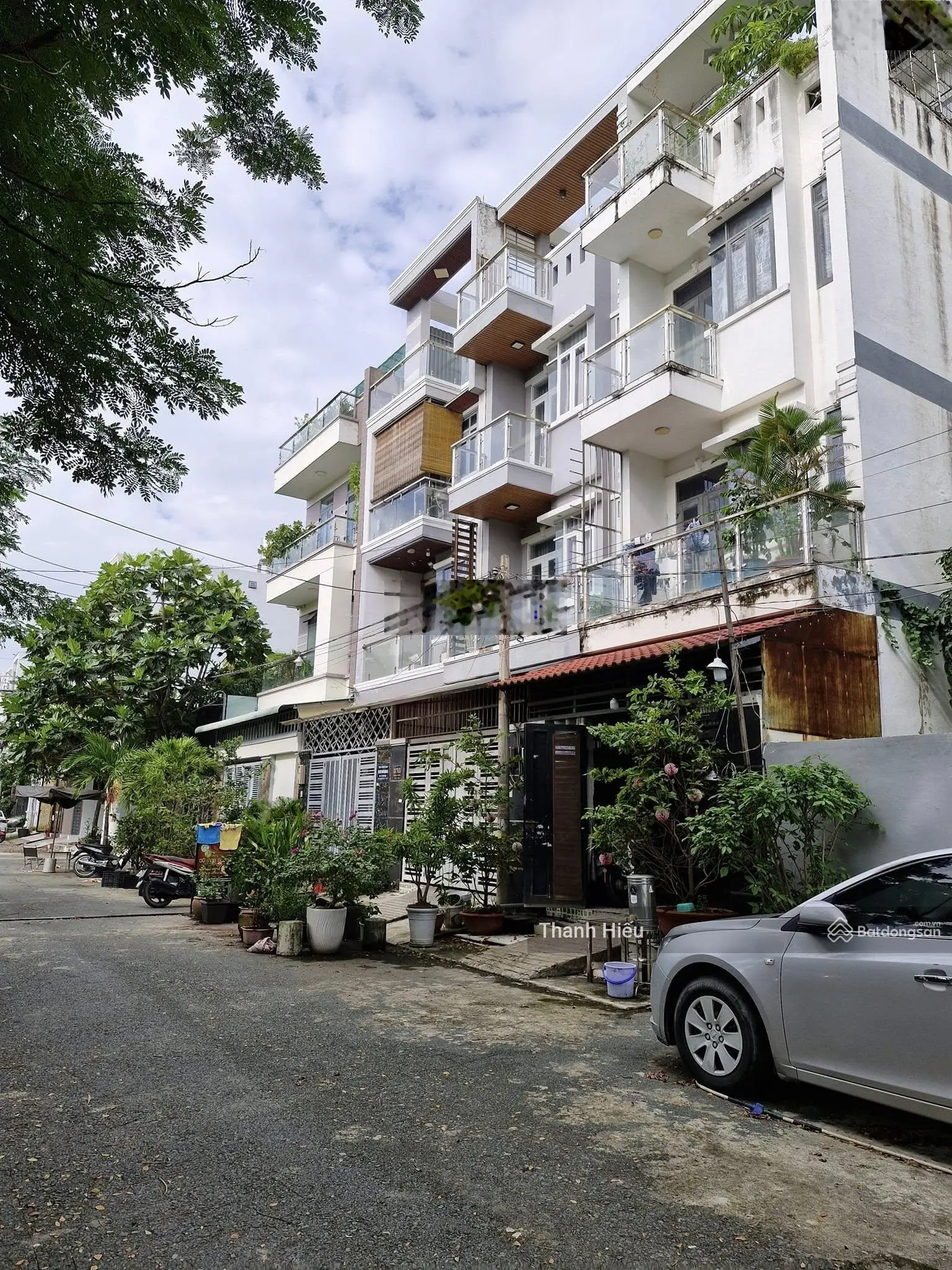 Nhà lô góc 2 mặt tiền 10m. 3 tầng, Đào Tông Nguyên TT Nhà Bè, xe hơi ngủ trong nhà, chỉ 8.5 tỷ