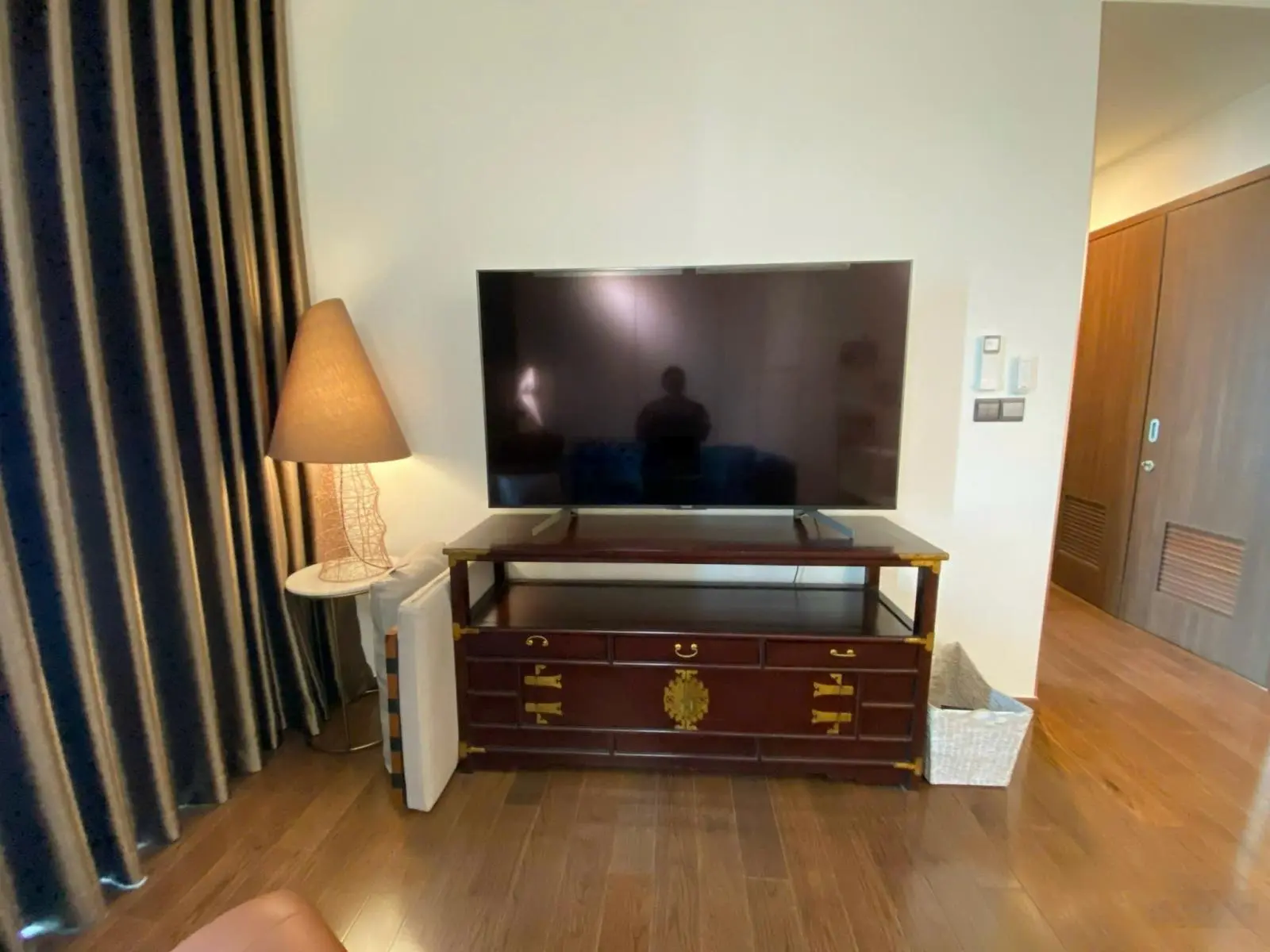 D'edge Thảo Điền: 2 bedr - 94m2, Full nội thất. Giá 8,5 tỷ, cam kết rẻ nhất TT. Xem căn hộ 24/7