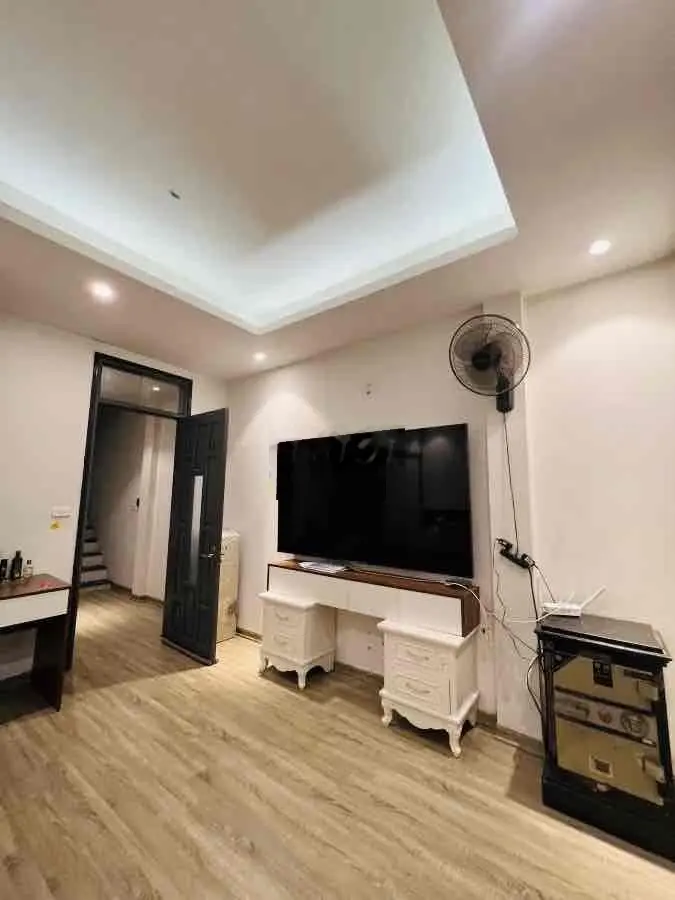 Cần tiền bán nhà Phố Khương Đình 52m - 4 Tầng - 5mMT ngõ oto tải vào.