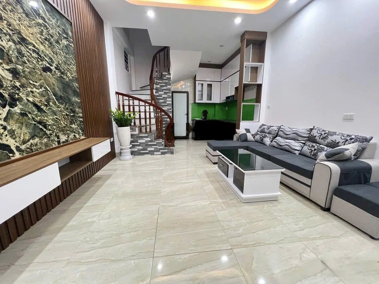 Chính chủ bán căn góc 5 tầng văn phú, ngay victoria, kđt văn phú. giá 6,35ty, sổ đẹp.