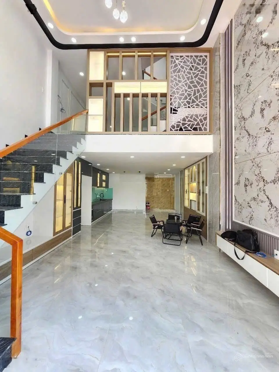 Bán nhà sổ riêng đã hoàn công. Nhà mặt phố nằm trong khu dân cư vị trí trung tâm phường Bình Chuẩn