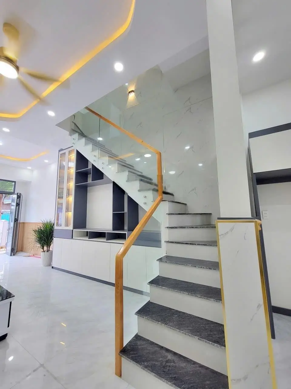 3ty780 TL bán nhà 1 trệt 2 lầu 4 PN mặt tiền KD gần ngã tư Miếu Ông Cù đường 13m thông 2 đầu